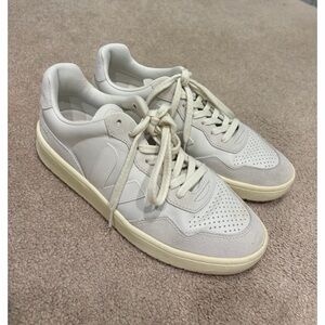 Veja V-90 Leather Sneaker